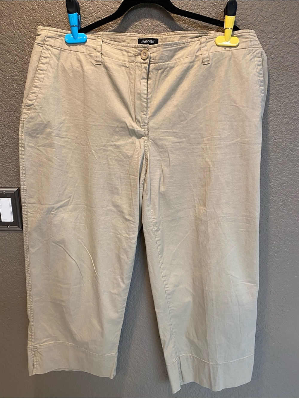 Avenue Light Beige Cropped Trousers